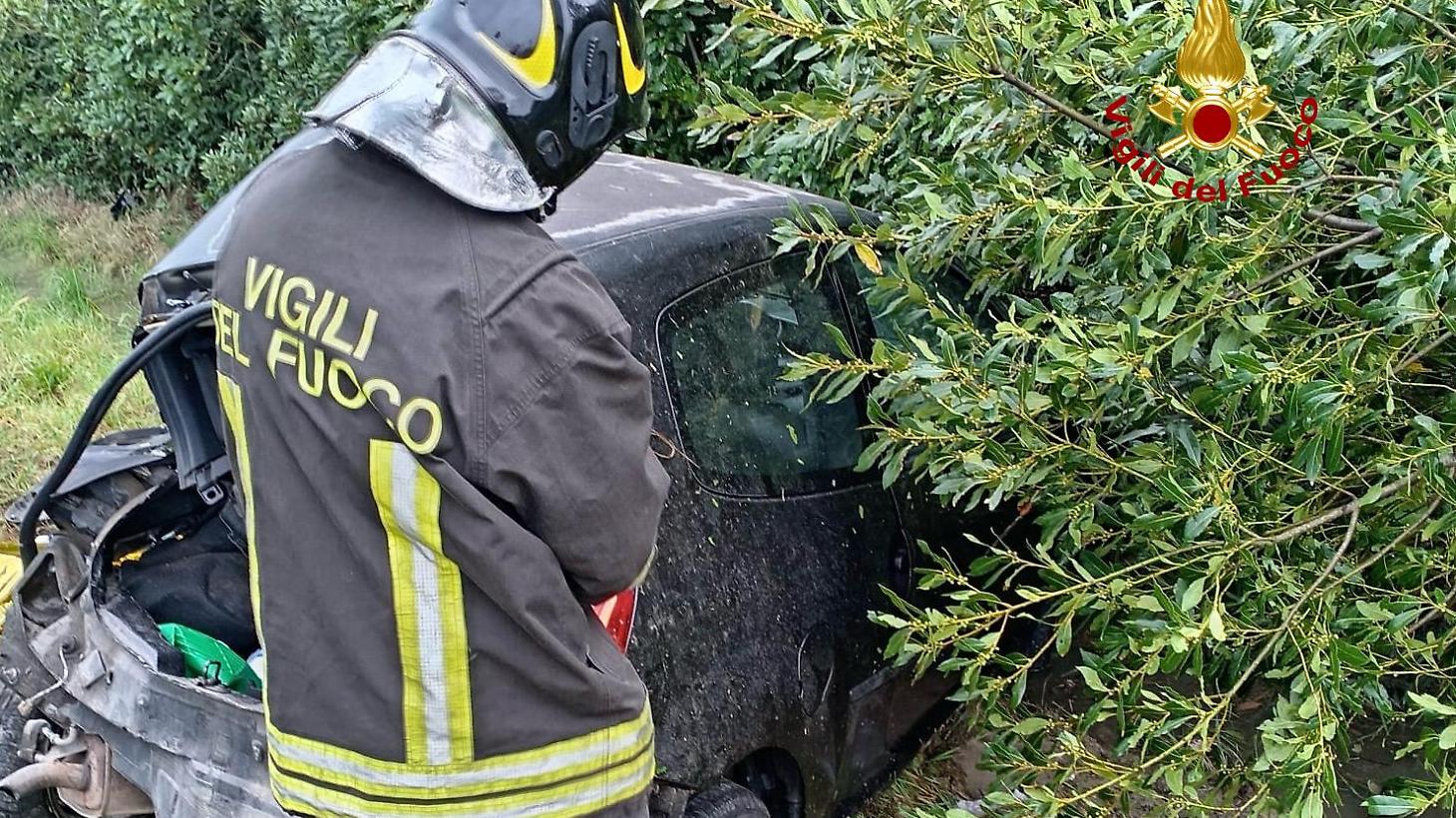 Perde il controllo dell'auto e muore a 45 anni nello schianto