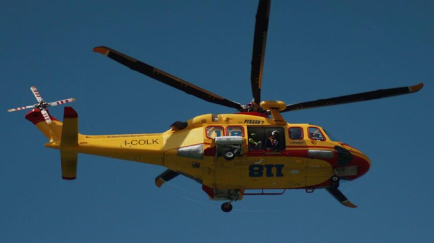 Incidente sul lavoro, uomo ferito: interviene anche l'elisoccorso Pegaso