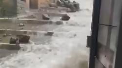 Pitigliano colpita dal maltempo: crolla un muro e non c'è corrente nel centro storico