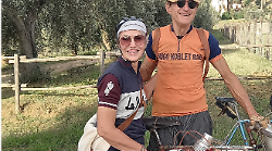 Grosseto, La Batignanese si corre con bici e abbigliamento vintage: è il cicloraduno d'epoca in ricordo di Silvano Daviddi