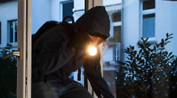 Braccagni, tentati furti in paese: una signora mette in fuga un ladro