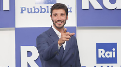 Affari tuoi stasera in tv lunedì 2 settembre su Rai 1. Stefano De Martino, le carte del dottore e Lotteria Italia: le novità