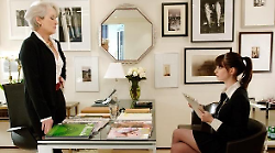 Il film Il diavolo veste Prada va in onda stasera in tv su Canale 5: Andrea Sachs e Miranda Priestly e il difficile mondo del lavoro