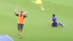 Arezzo, allenatore entra in campo e ferma l'attaccante: sconfitta per 3-0 a tavolino al Subbiano. Il giudice dà torto anche al Montagnano