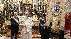 Follonica, il Comune alla cerimonia di riconsegna degli stemmi civici al santuario della Madonna di Montenero