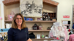 Grosseto, foto d'epoca e memorabilia: la tradizione dei butteri rivive nelle vetrine del negozio Ragazzi Italiani per il Festival del Cavallo