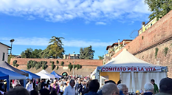 Grosseto, il mercatino dei ragazzi è un successo. Raccolti oltre 81mila euro: andranno per l'acquisto di un bisturi laser a CO2 
