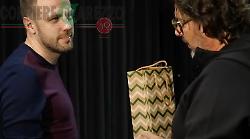 Il coach litiga con un giornalista in conferenza stampa. Poi il colpo di scena