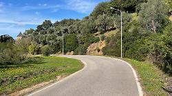 Scarlino, al via i lavori di profilatura e pulizia dei fossi sulla strada panoramica della Rocca