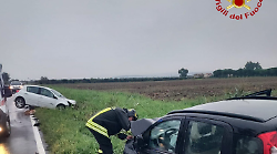 Grosseto, scontro frontale sulla strada delle Collacchie: donna incastrata nei rottami estratta dai vigili del fuoco