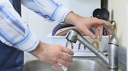 Arriva il "Bonus Fiora" per pagare la bolletta dell'acqua: "Un aiuto a chi ha problemi di salute o di lavoro oppure altre difficoltà economiche" 