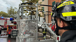 Grosseto, crolla una parte di tetto in un immobile in via Sauro. Sul posto i Vigili del fuoco