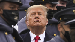 Il potere di Donald Trump deriva anche dai suoi capelli: ecco il look senza tempo dell'ex presidente degli Usa