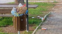 Grosseto, parco giochi nel degrado: i braccagnini furiosi non ci stanno e protestano