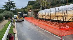 Massa Marittima, ripristino del muro crollato per la pioggia: attenzione cambia la viabilità