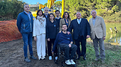 Grosseto, nel canale San Rocco arriva la macchina che acchiappa i rifiuti. Stop all'inquinamento