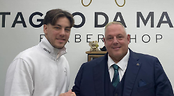 Grosseto, giovani che amano la Maremma: Mattia apre il suo barber shop