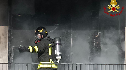 Grosseto, incendio in un appartamento in città: intervengono i vigili del fuoco, ancora da accertare le cause