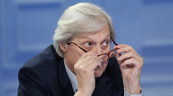 Chi è la moglie di Vittorio Sbarbi, Sabrina Colle, coppia aperta e intimità inesistente: "Mi sento come la madre col figlio"