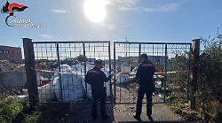 Grosseto, i carabinieri forestali scoprono maxi discarica abusiva in città. L'area finisce sotto sequestro, tre le imprese coinvolte