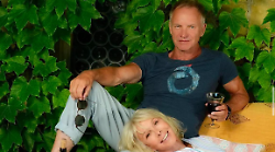 Sting e la vita in Toscana insieme la moglie Trudie: la tenuta Il Palagio, la passione per il vino e i concerti intimi 