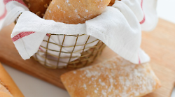 Grosseto, è l'ora della sana merenda per i bambini delle primarie di via Mascagni