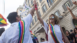 Eva Grimaldi, chi è la moglie Imma Battaglia: il presunto tradimento, l'attivismo politico e la storia d'amore con l'attrice 