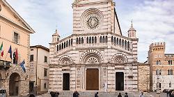 Il cardinale Angelo de Donatis in cattedrale: formazione spirituale e riflessione sulle indulgenze durante l'Anno Giubilare