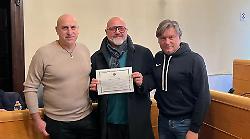 Orbetello, premiato l'autista Mauro Rosati per aver protetto studenti e pendolari da 4 malintenzionati