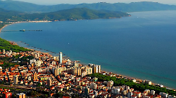 Acqua pulita, stop al divieto: a Follonica si torna a fare il bagno