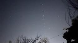 Grosseto, fila di luci nel cielo notturno della Maremma: ecco cosa sono 