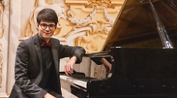 Grosseto, il giovane pianista Davide Conte si esibisce al Polo Culturale Le Clarisse 