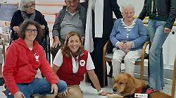 Manciano, i cani di Dog4life in visita agli anziani della casa di riposo: riparte il progetto Argo
