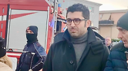 Follonica, incendio ai capannoni del carnevale: si cercano soluzioni alternative in cui spostare i carri 