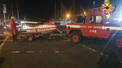 Castiglione della Pescaia, ricerche dei vigili del fuoco in notturna per una barca a vela che potrebbe essere dispersa
