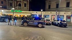 Grosseto, ancora controlli in città: 17 cittadini stranieri espulsi in un mese e 3 coltelli sequestrati