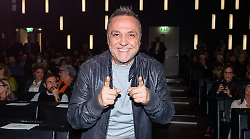 Gabriele Cirilli a Sabato in diretta: dalla svolta grazie a Gigi Proietti all'ospitata a Sanremo 2015 di Carlo Conti, fino ai 32 anni di matrimonio con Maria