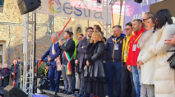 Aperto il Carnevale di Foiano della Chiana. Il sindaco Jacopo Franci: "Carri belli come il sole". Le foto