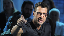 Fabrizio Corona torna stasera lunedì 10 febbraio, con la puntata di Falsissimo su Chiara Ferragni, ma cosa sappiamo di tutti i suoi guai giudiziari? 