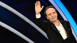 Sanremo 2025, Roberto Benigni ospite a sorpresa della quarta serata: tutte le apparizioni del premio Oscar nella storia del Festival 
