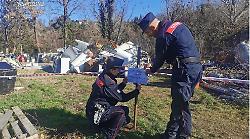 Amiata, scoperta a Seggiano zona rurale utilizzata per lo smaltimento di rifiuti pericolosi: scattano due denunce