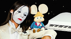 Maremma, Lucio Corsi e Topo Gigio incantano Sanremo 2025 con un omaggio a Modugno