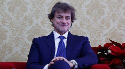 Alberto Angela torna con Ulisse - il piacere della scoperta: la carriera da divulgatore, il rapimento in Niger, la bocciatura in quinta elementare