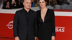 Luca Zingaretti protagonista stasera in tv su Rai 1 lunedì 17 febbraio con Ulisse, La Sicilia di Montalbano: dal rapporto con Camilleri alla moglie Luisa Ranieri
