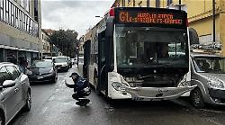 Grosseto, brusca manovra di un autobus. Ferito un passeggero 