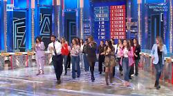 Affari tuoi, Stefano De Martino dice addio a Sesso e Samba e lancia il ballo di gruppo con Anema e Core di Serena Brancale: il video è già virale