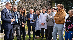 Il ministro Lollobrigida in visita al "Leopoldo II" di Grosseto 
