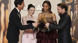 Oscar 2025, Anora domina con 5 statuette: da miglior film a miglior attrice protagonista. Ecco tutti i premi della 97esima edizione 