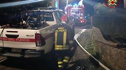 Incendio in un sottotetto a Castel del Piano: intervento dei Vigili del Fuoco complesso