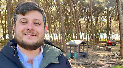 Intervento straordinario nella pineta di Senzuno. Sicurezza garantita per l'area giochi